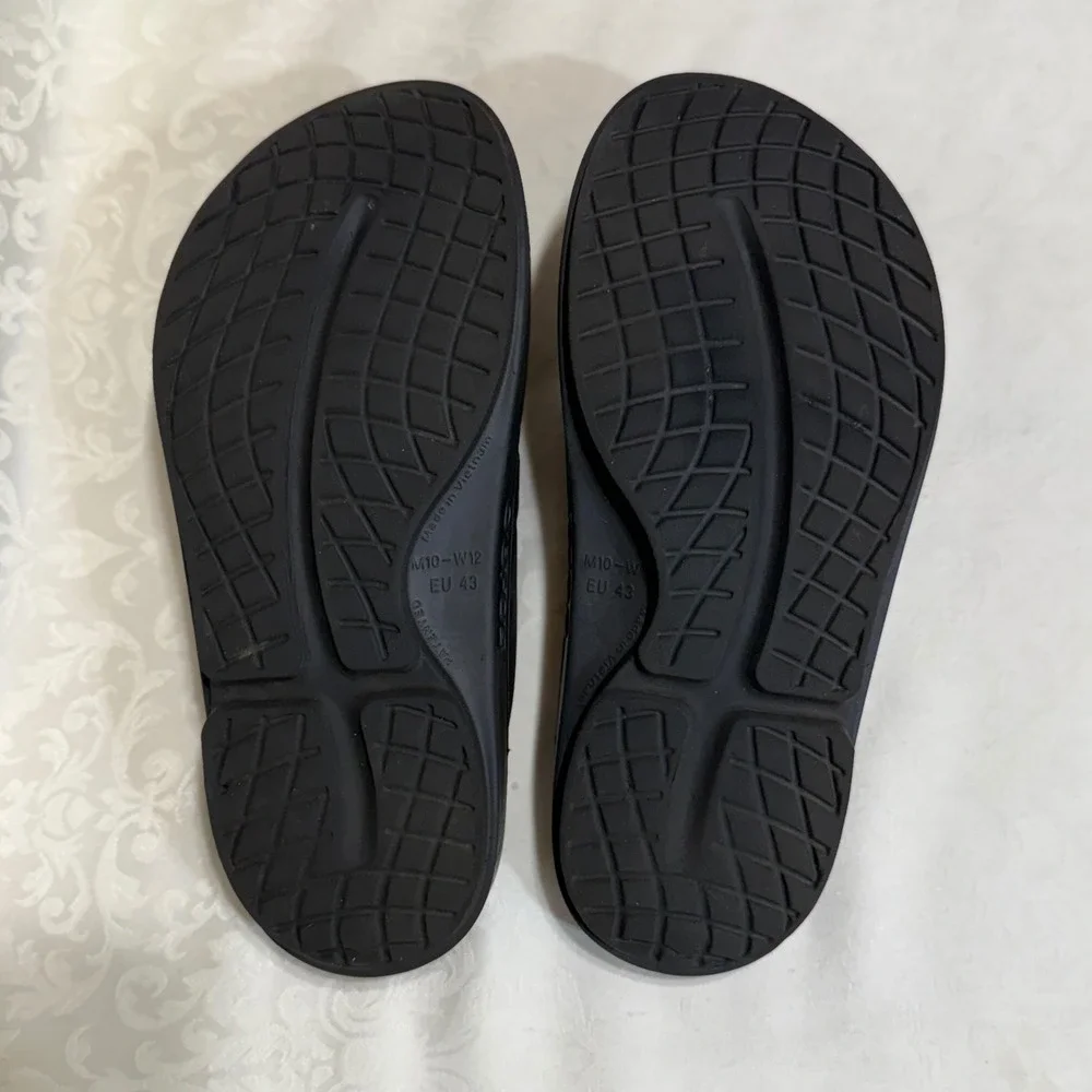 OOFOS OOriginal Recovery Sandal Unisex M10 W12 Black Post Workout Flip Flop